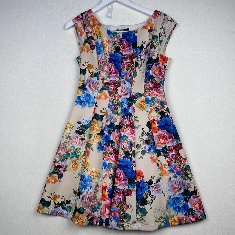 Signature by Robbie Bee  Size PM  Floral Printed A-line Cap Sleeve Pleated Dress